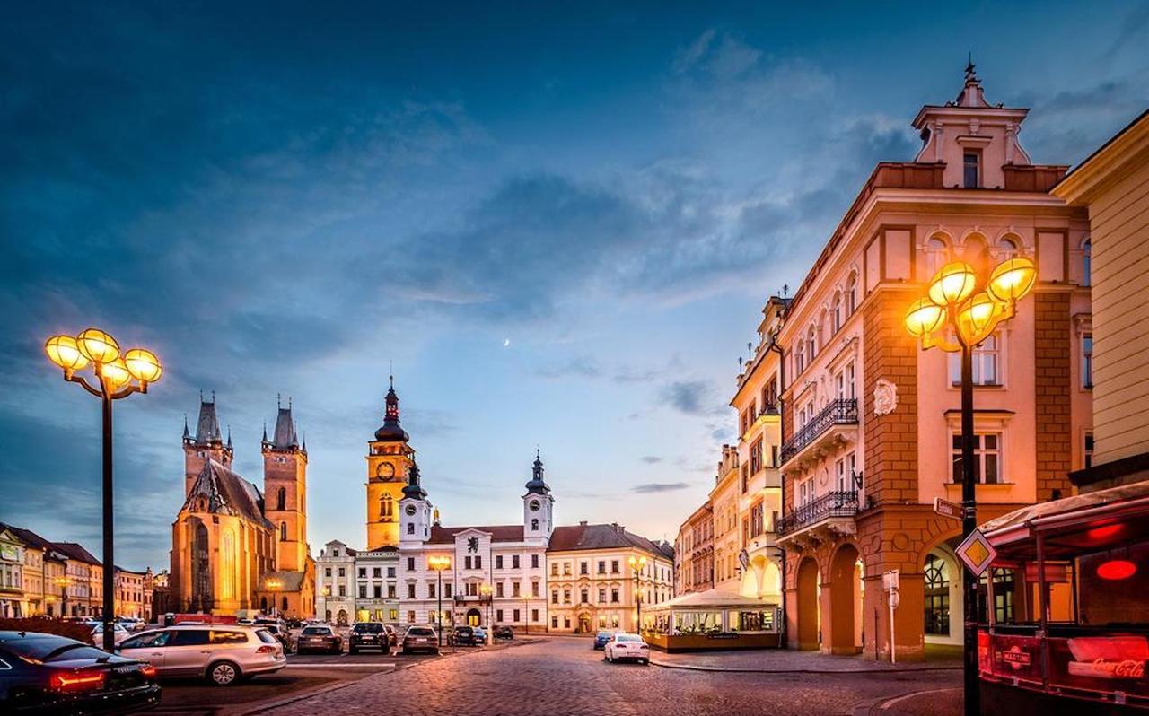 Fifty Shades Of Gray Studio, City Center Hradec Kralove Bagian luar foto